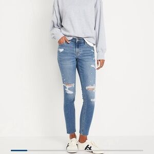 Old Navy Rockstar skinny jeans. Still in bag never worn size 2 petite